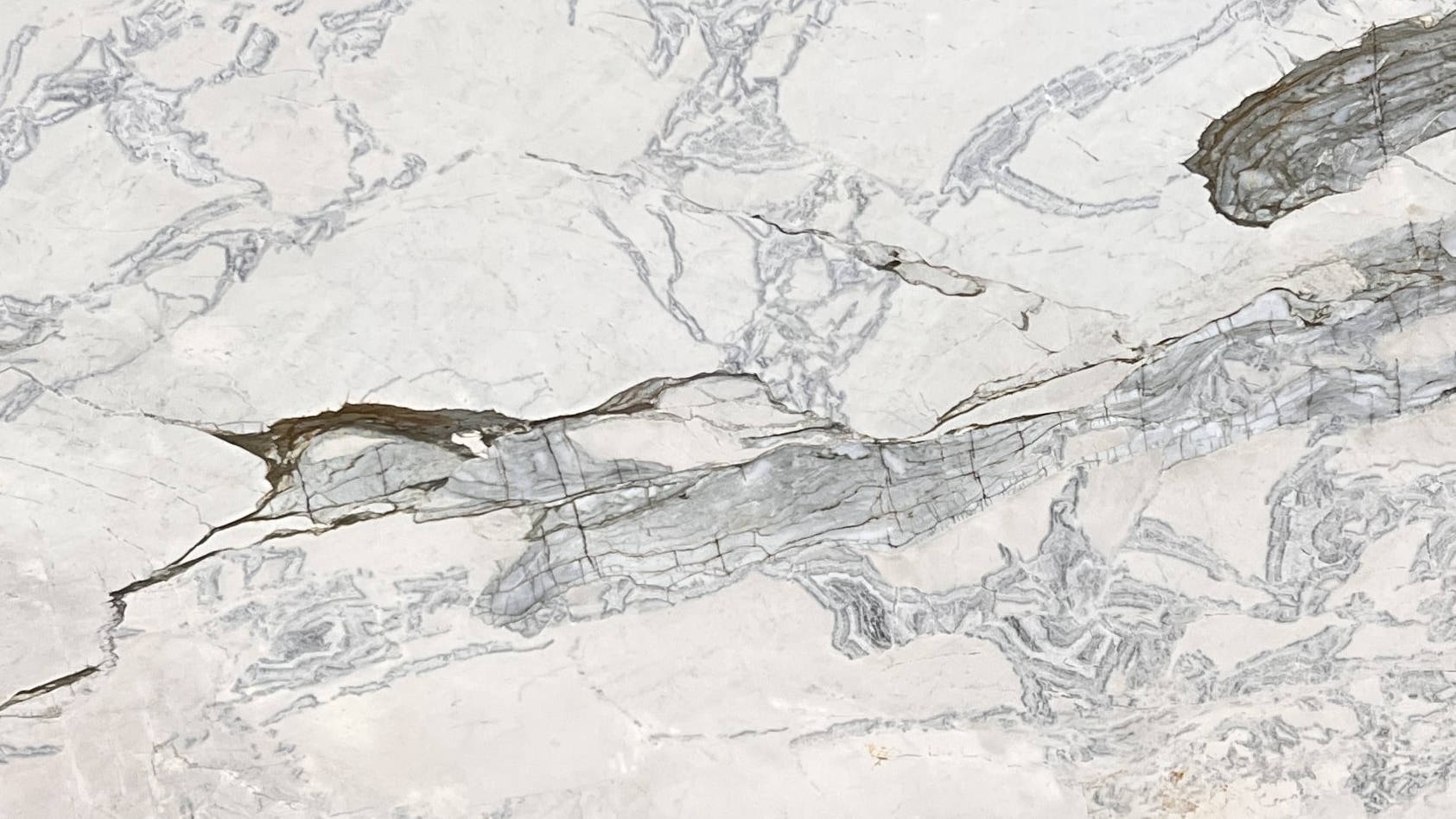 Macchia Oro Honed #924 · 132" X 79"