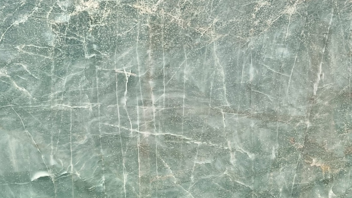 Esmeralda #204 · 118" X 74"