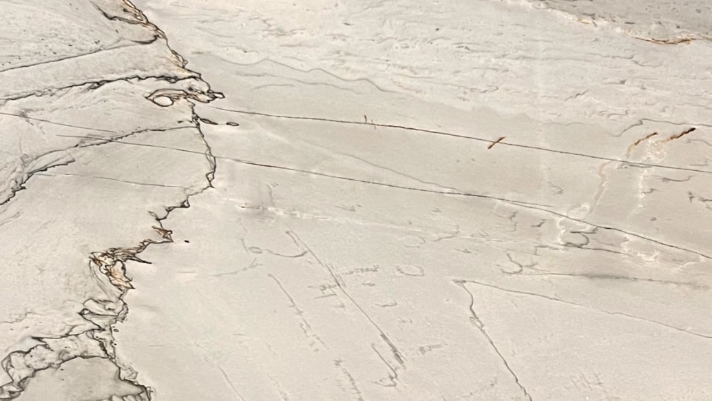 Statuario Quartzite #32556 · 130" X 79"
